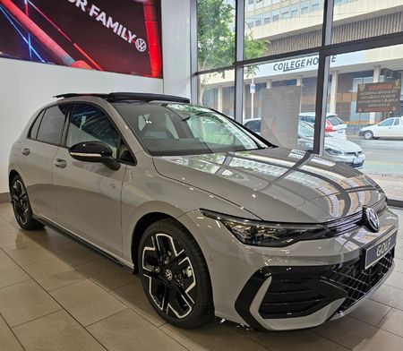 2026-Volkswagen-Golf-14-TSI-R-Line-Auto-110kw_9