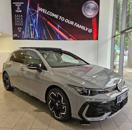 2026-Volkswagen-Golf-14-TSI-R-Line-Auto-110kw_12