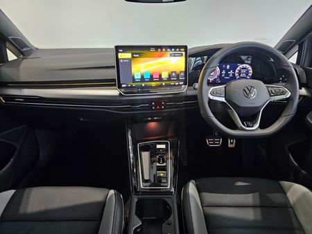 2026-Volkswagen-Golf-14-TSI-R-Line-Auto-110kw_14