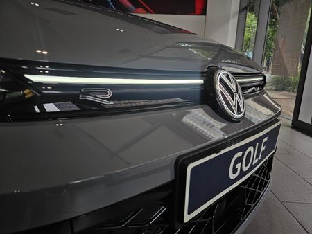 2026-Volkswagen-Golf-14-TSI-R-Line-Auto-110kw_4