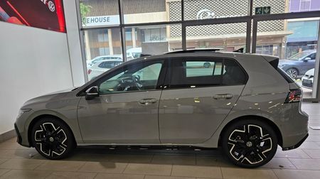 2026-Volkswagen-Golf-14-TSI-R-Line-Auto-110kw_7