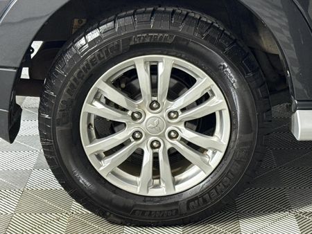 2019-Mitsubishi-Pajero-32-Di-Dc-GLS-SWB-Auto_5