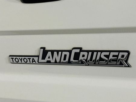 2020-Toyota-Land-Cruiser-76-45-D-V8-Station-Wagon_10