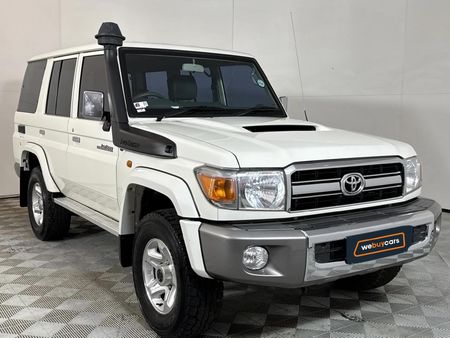2020-Toyota-Land-Cruiser-76-45-D-V8-Station-Wagon_14