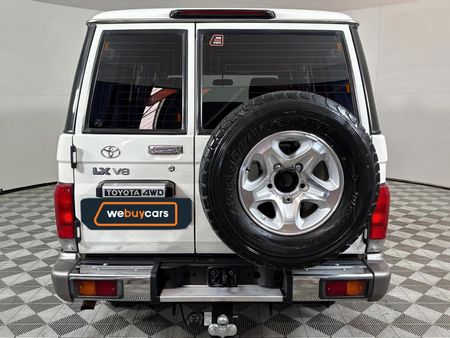 2020-Toyota-Land-Cruiser-76-45-D-V8-Station-Wagon_16