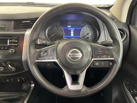 2022-Nissan-Navara-25-DDTi-SE-Plus-4X4-Double-Cab_11