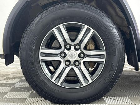 2016-Toyota-Fortuner-28-GD-6-4x4_4