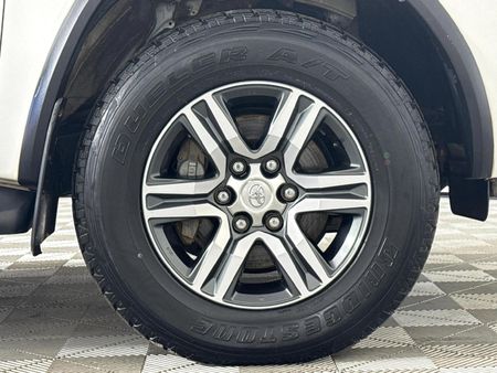 2016-Toyota-Fortuner-28-GD-6-4x4_5