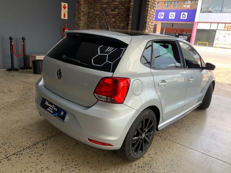 2024-Volkswagen-Polo-Vivo-14-Comfortline-5-dr_5