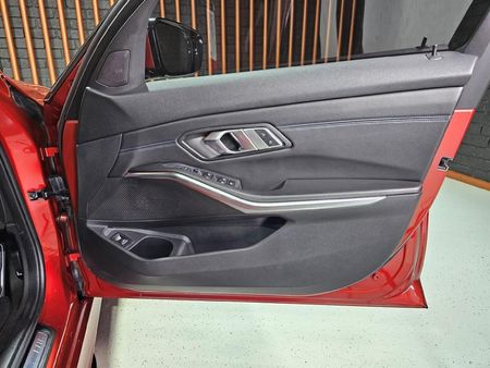 2021-BMW-3-Series-318i-M-Sport_6
