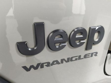 2024-Jeep-Wrangler_9