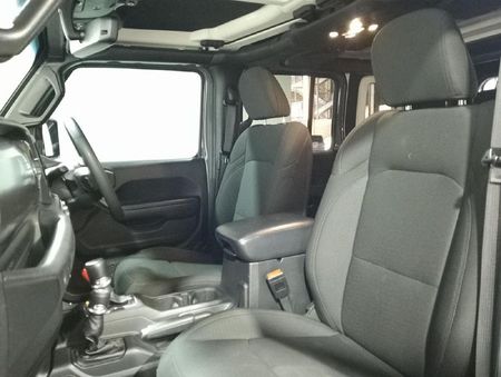 2024-Jeep-Wrangler_12