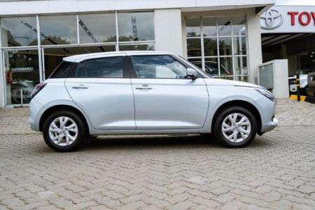 2025-Suzuki-Swift-12-GL_11