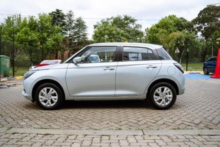 2025-Suzuki-Swift-12-GL_3