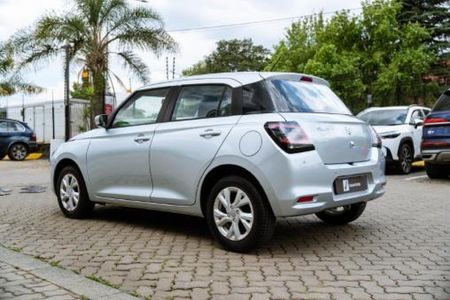 2025-Suzuki-Swift-12-GL_4