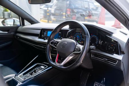 2023-Volkswagen-Golf-8-GTI-20-TSI-Auto_9