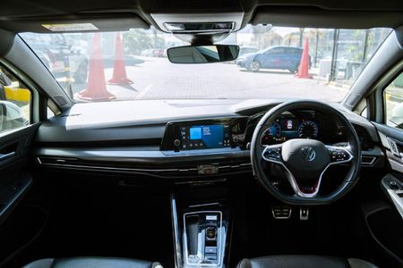 2023-Volkswagen-Golf-8-GTI-20-TSI-Auto_11