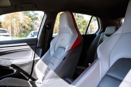 2023-Volkswagen-Golf-8-GTI-20-TSI-Auto_14