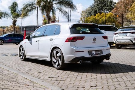 2023-Volkswagen-Golf-8-GTI-20-TSI-Auto_5