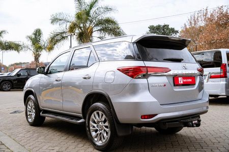 2022-Toyota-Fortuner-28-GD-6-Raised-Body-Auto_4