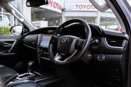 2022-Toyota-Fortuner-28-GD-6-Raised-Body-Auto_7