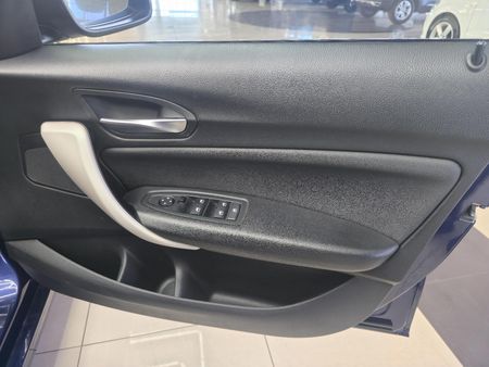 2017-BMW-1-Series-118i-5-dr-Auto_4