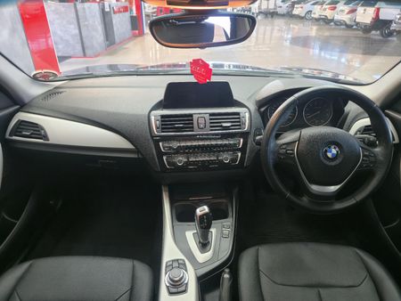 2017-BMW-1-Series-118i-5-dr-Auto_5