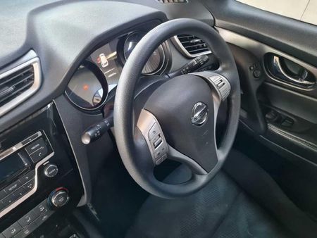 2016-Nissan-X-Trail-20-XE_10