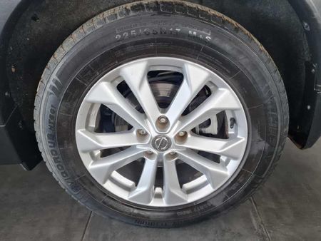 2016-Nissan-X-Trail-20-XE_16