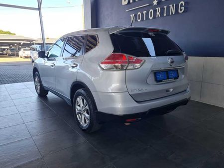 2016-Nissan-X-Trail-20-XE_5