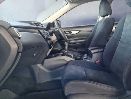 2016-Nissan-X-Trail-20-XE_8