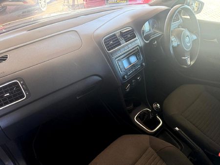 2014-Volkswagen-Polo-16-Comfortline-5-dr_6