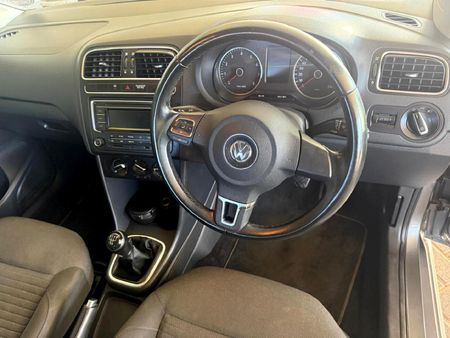 2014-Volkswagen-Polo-16-Comfortline-5-dr_8
