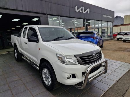 2015-Toyota-Hilux-25-D-4D-SRX-Xtra-Cab_0