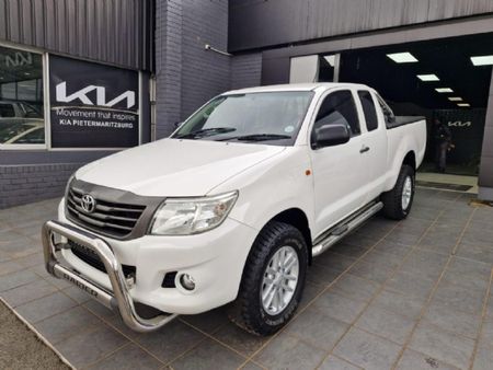 2015-Toyota-Hilux-25-D-4D-SRX-Xtra-Cab_3