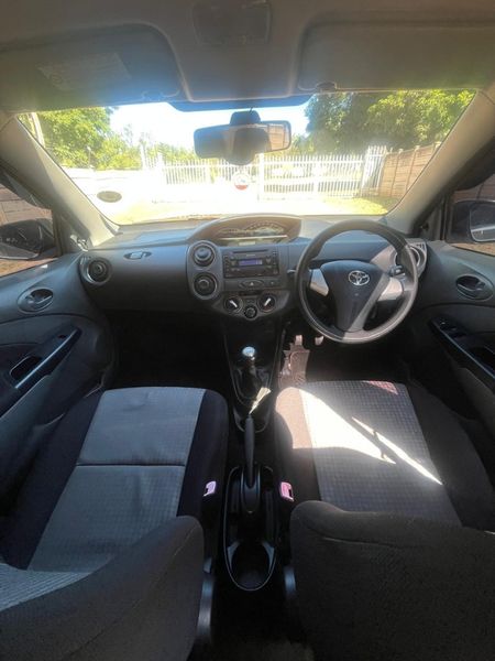 2014-Toyota-Etios-15-Xi-5-dr_11