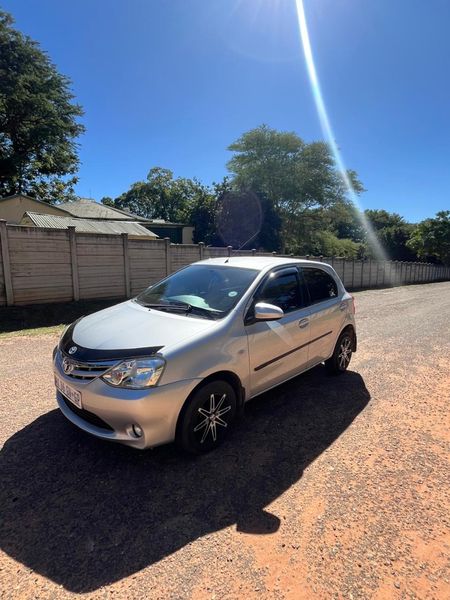 2014-Toyota-Etios-15-Xi-5-dr_2