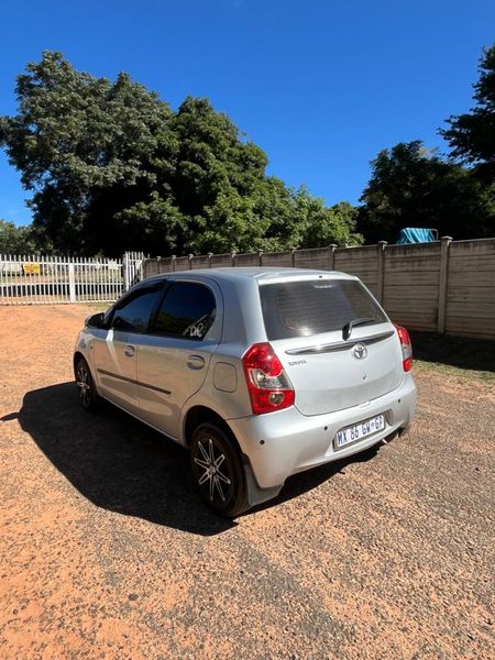 2014-Toyota-Etios-15-Xi-5-dr_3
