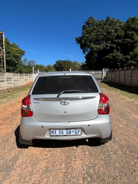 2014-Toyota-Etios-15-Xi-5-dr_4