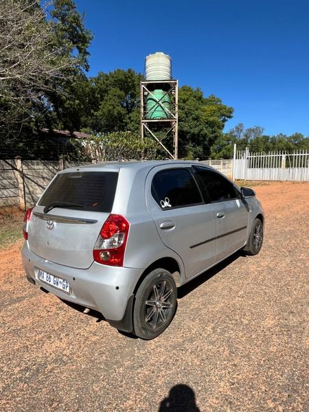 2014-Toyota-Etios-15-Xi-5-dr_6
