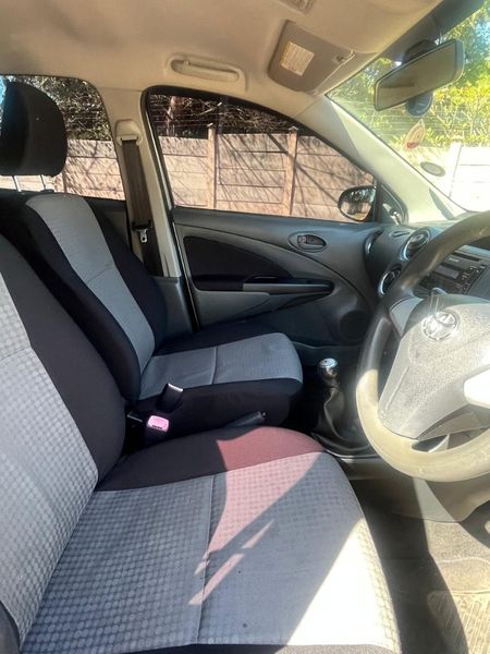2014-Toyota-Etios-15-Xi-5-dr_8