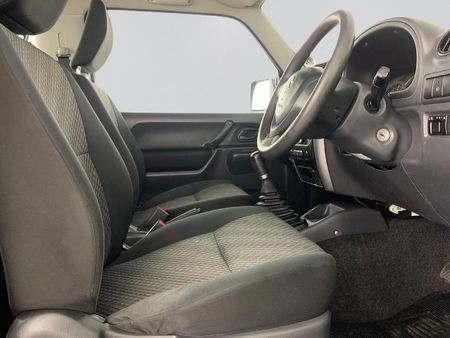 2016-Suzuki-Jimny-13_17
