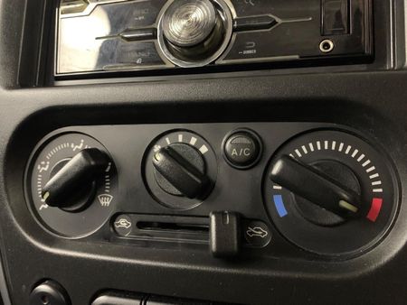 2016-Suzuki-Jimny-13_5