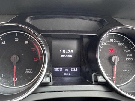2011-Audi-A5-Sportback-20-TFSI-quattro-Auto_9