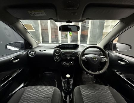 2015-Toyota-Etios-Cross-15-XS-5-dr_9