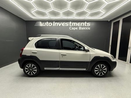 2015-Toyota-Etios-Cross-15-XS-5-dr_1