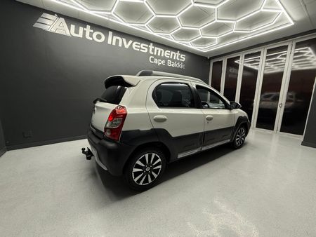 2015-Toyota-Etios-Cross-15-XS-5-dr_2