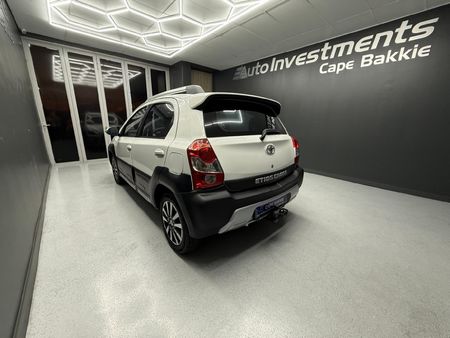 2015-Toyota-Etios-Cross-15-XS-5-dr_4
