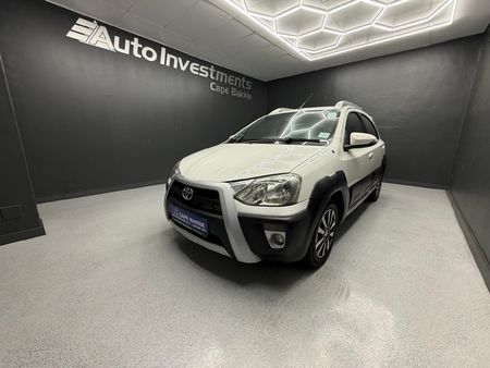 2015-Toyota-Etios-Cross-15-XS-5-dr_5