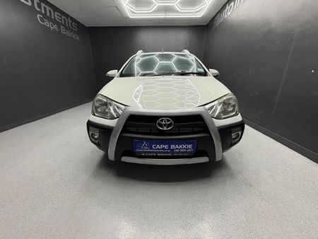 2015-Toyota-Etios-Cross-15-XS-5-dr_6